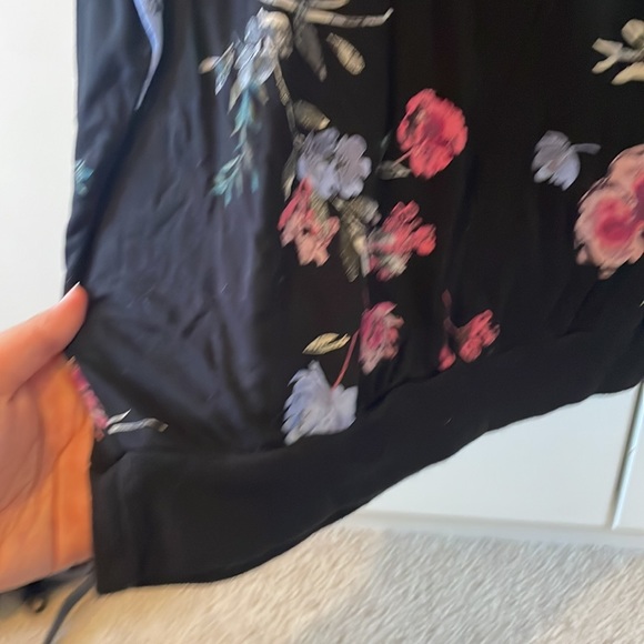 REITMANS relaxed fit floral blouse 💐 Euc - Picture 5 of 8